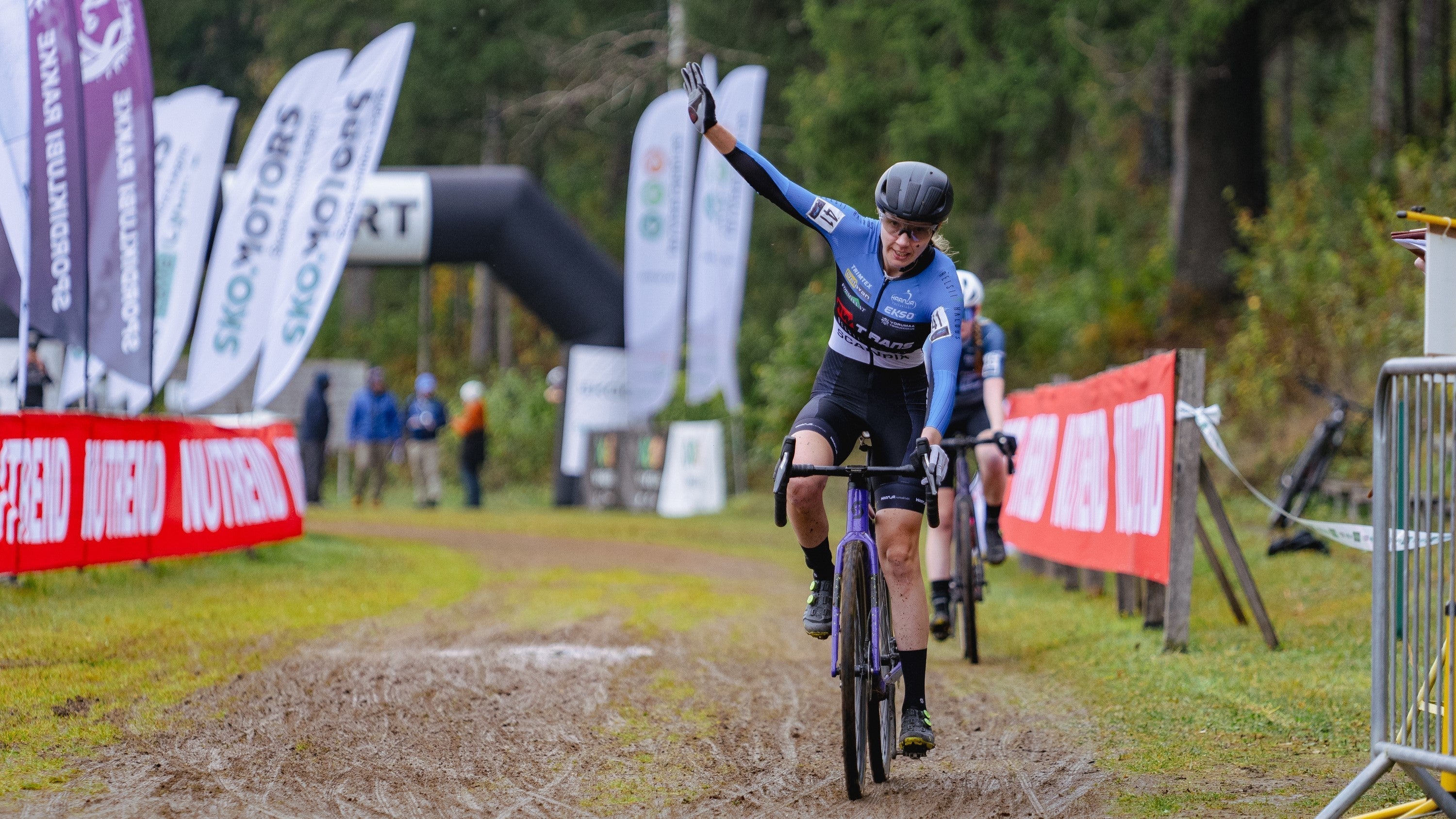 BikeFanatics CX Karikasarja üldvõidu pälvisid Mari-Liis Mõttus ja Matthias Mõttus