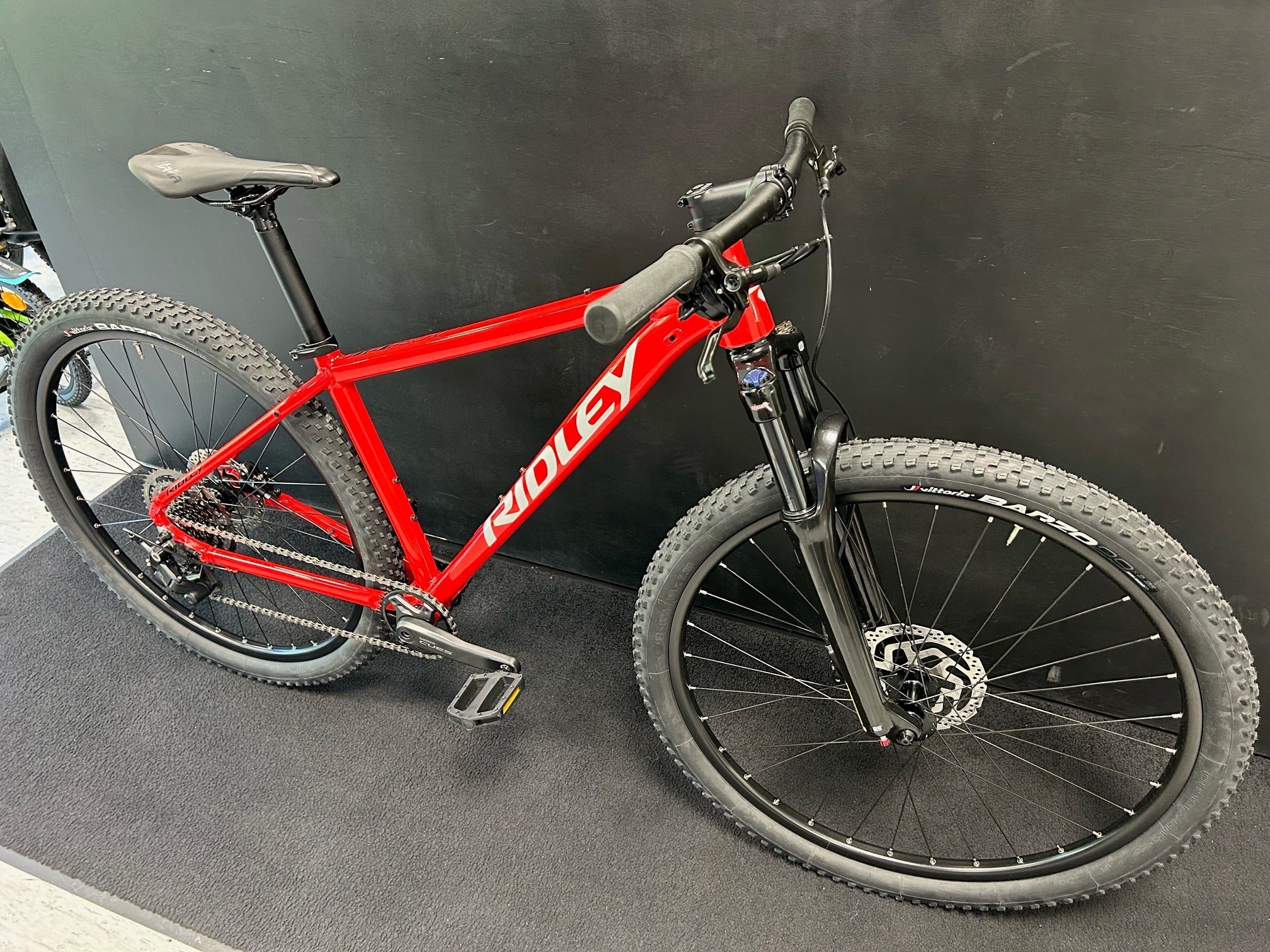 Ratas Ridley BLAST A9 1x9 Cues (S), punane