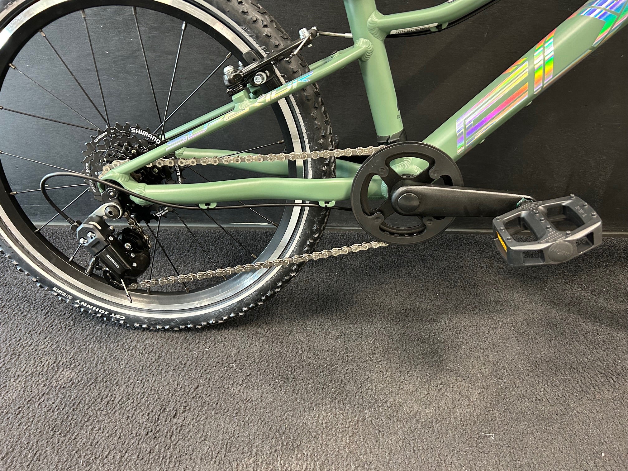 Ratas Superior FLY 20 matte green chrome