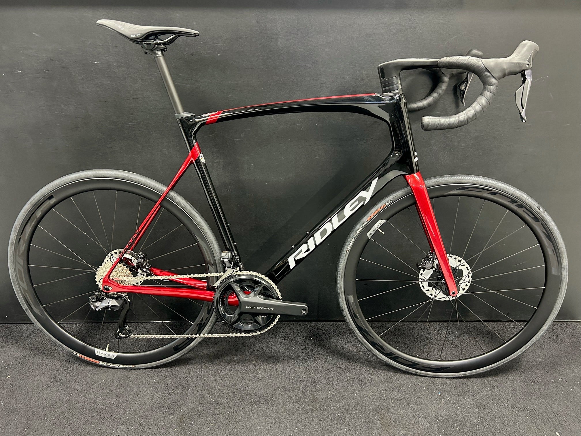 Ratas Ridley Fenix SLiC Ultegra DI2 (XL), must