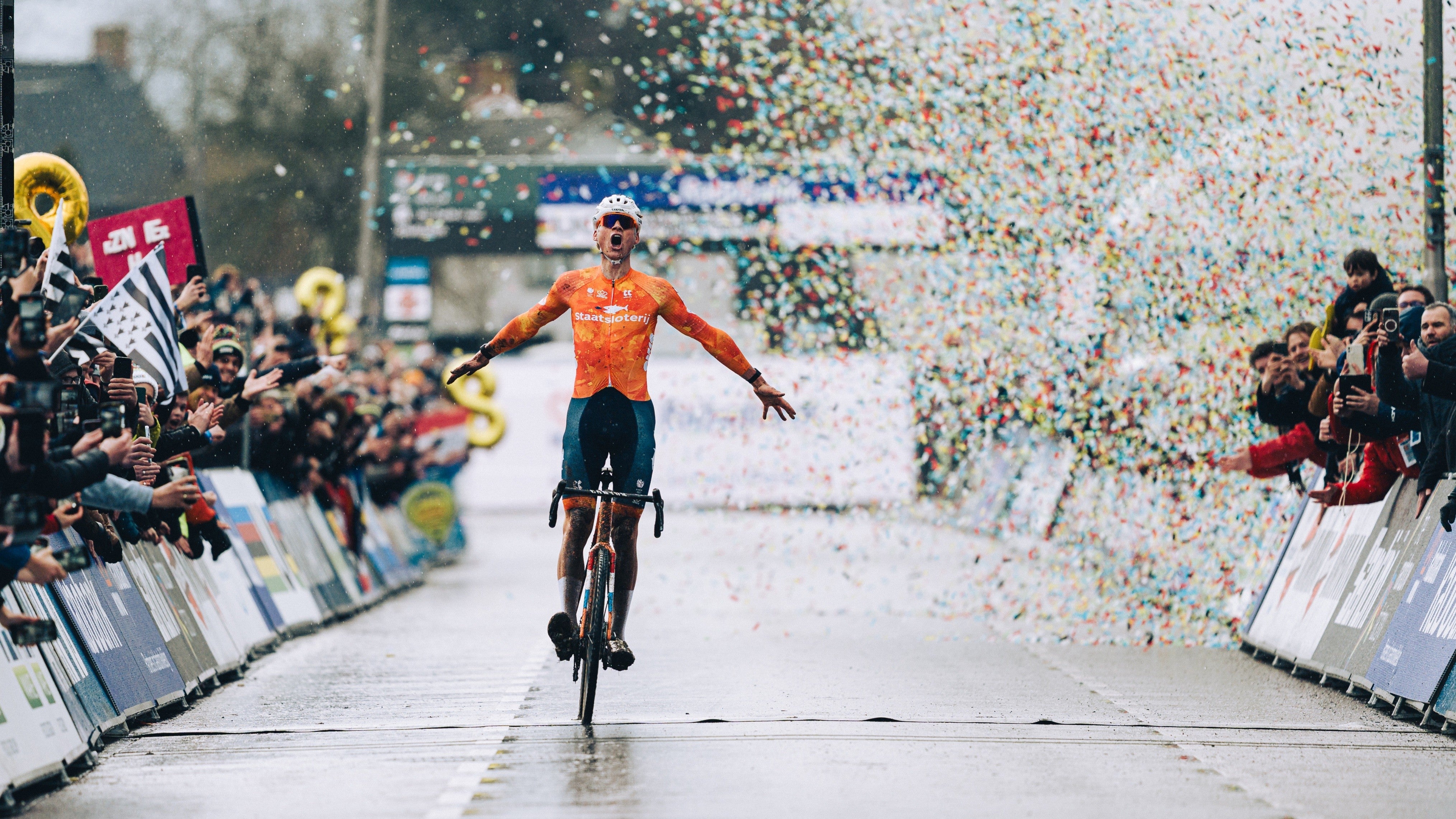 VIDEO: Mathieu van der Poel tähistas kaheksandat MM-tiitlit Cristiano Ronaldo kombel