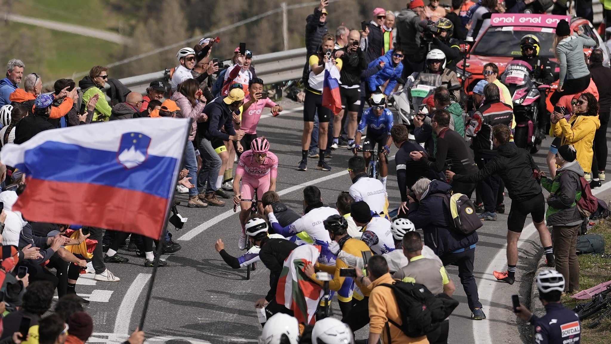 VIDEO: Giro pigistab mägironijatest viimase välja