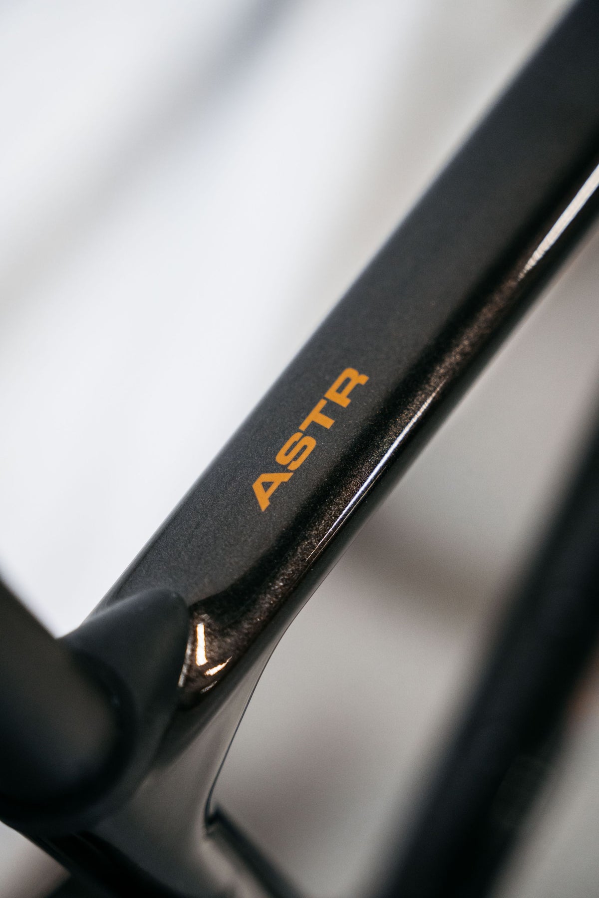 Ratas Ridley ASTR GRX800 DI2 2x12 (L) must/kuldne — pilt 3