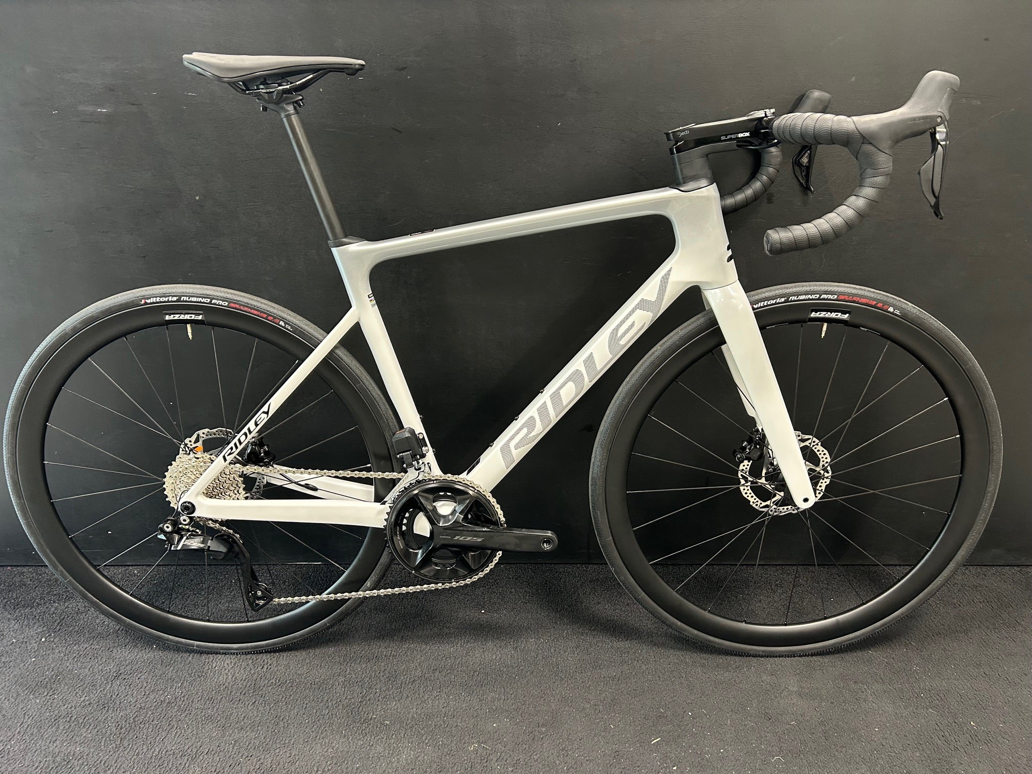 Ratas Ridley Falcn 105 DI2 (M), valge – BikeFanatics