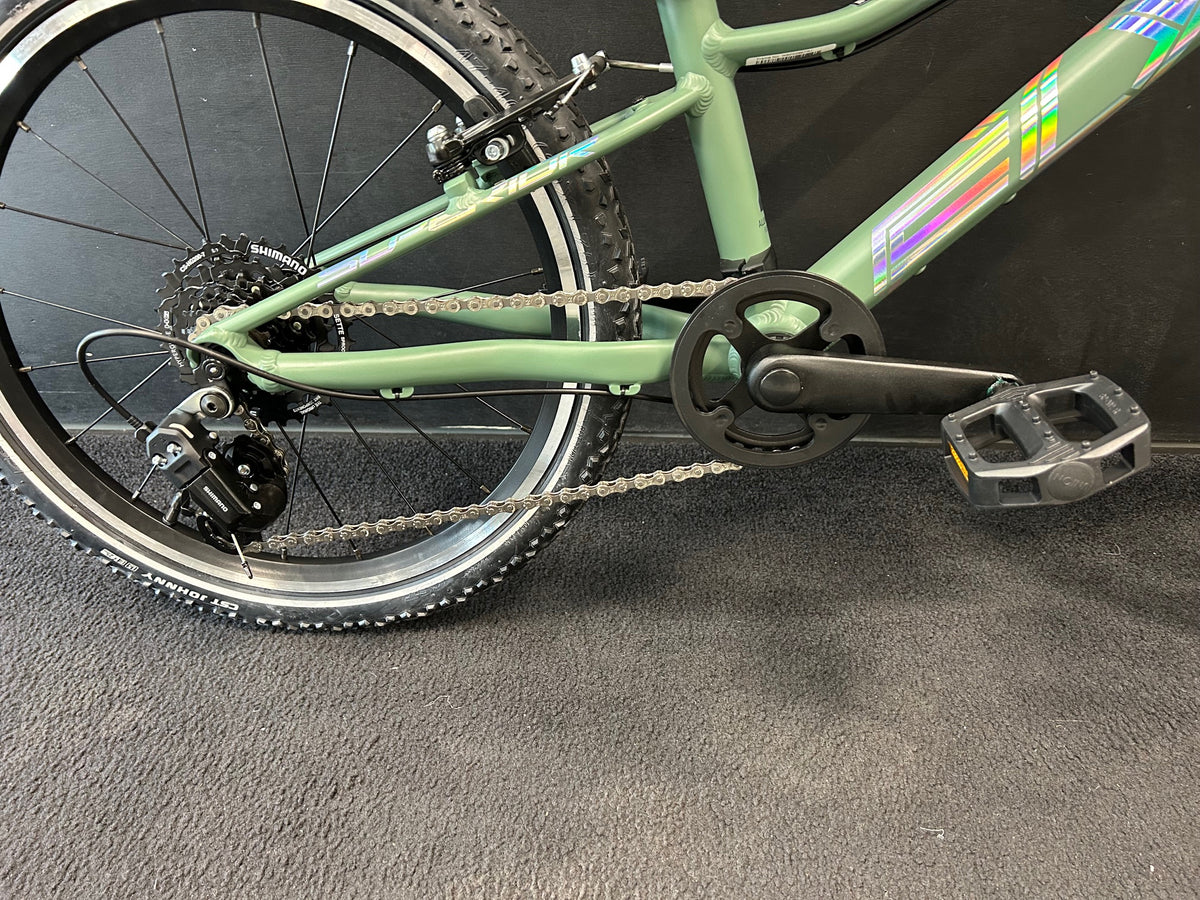 Ratas Superior FLY 20 matte green chrome