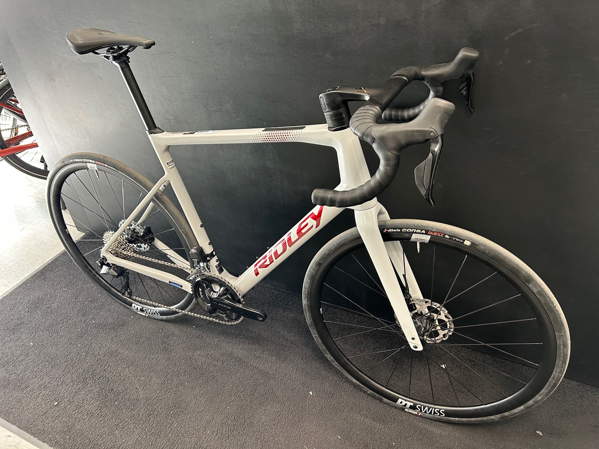 Ratas Ridley Grifn 105 DI2 2x12 (L), hall/punane