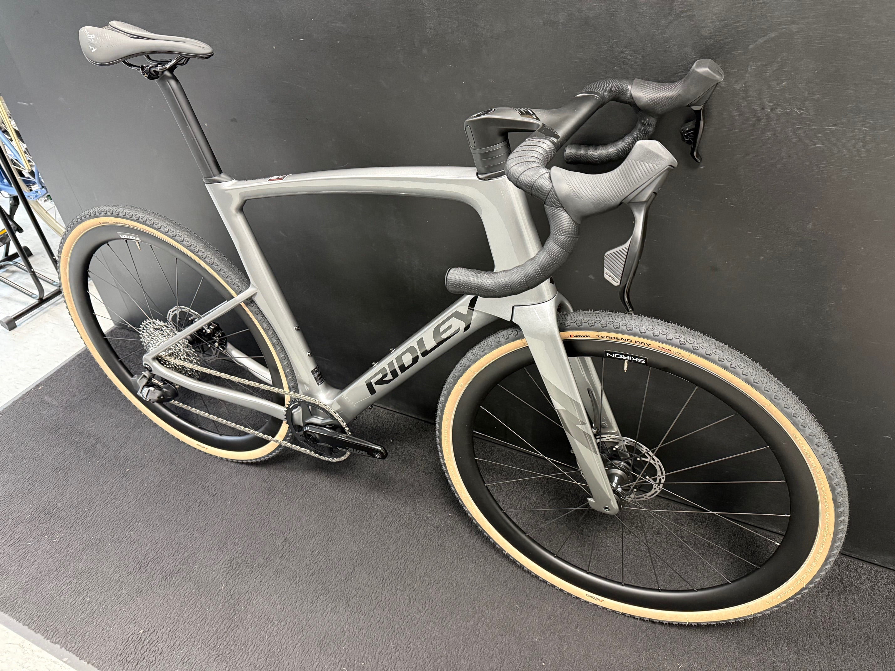 Ratas Ridley Kanzo Fast SRAM Rival XPLR 1x12 (L), hall