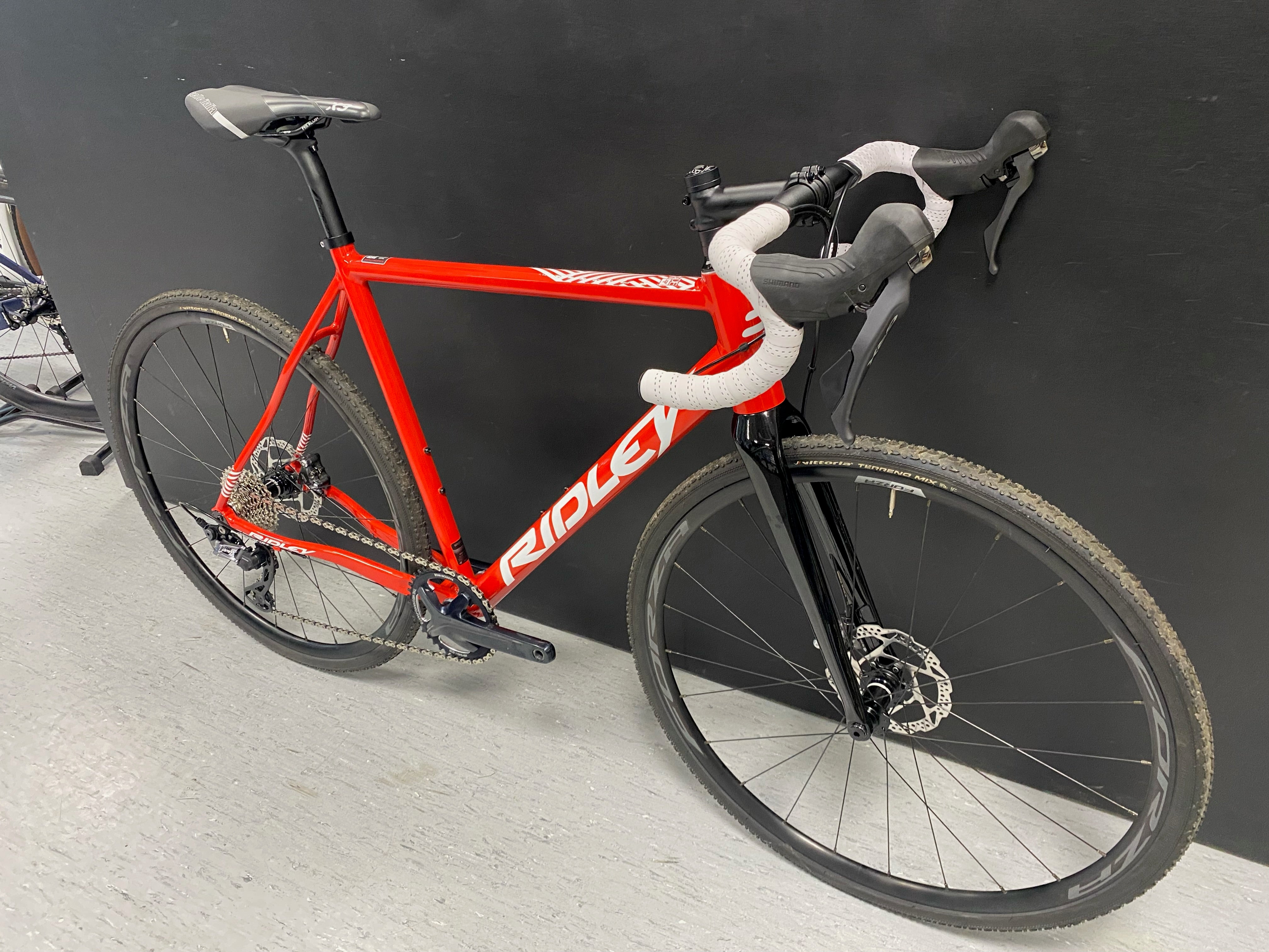 Ratas Ridley X-Ride Disc GRX 800 2x (L), pun/valge